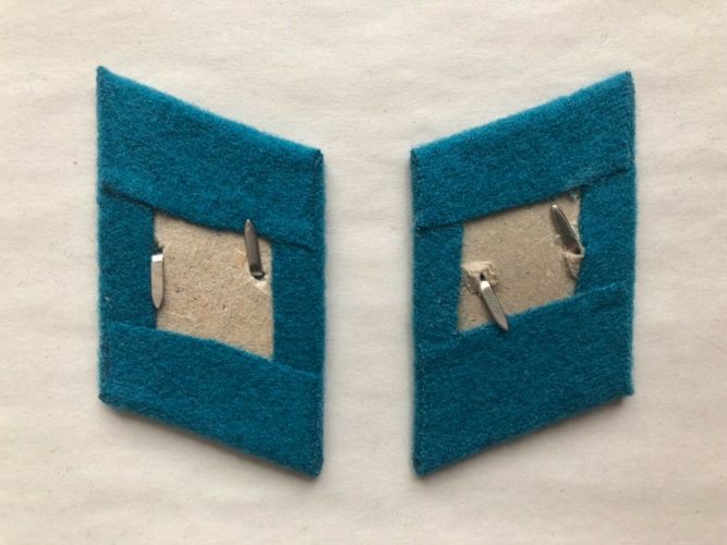 COLLAR SOLDIER PATCH - EAST GERMAN ARMY MILITARY SURPLUS - LIKE NEW