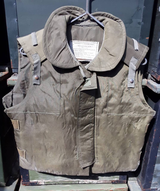 BULLETPROOF VEST TYPE M MILITARY SURPLUS ROMANIAN ARMY DECORATION Military Surplus \ Used