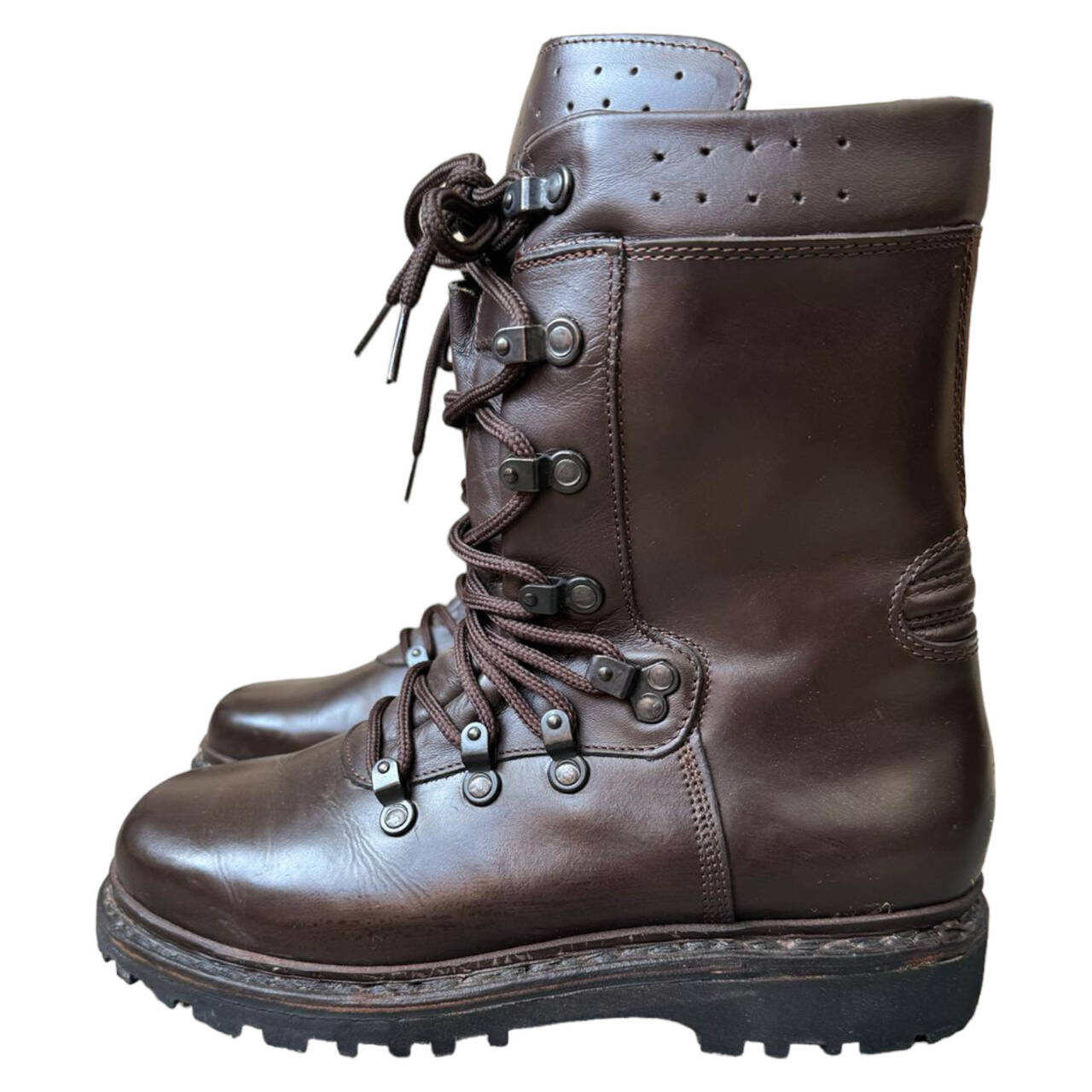 COMBAT BOOTS MILITARY SURPLUS ROMANIAN ARMY BROWN IN GOOD CONDITION Military Surplus Used Clothing Footwear Socks Boots Military Surplus Romania Used Clothing