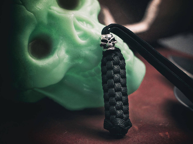 BLACK SKULL LANYARD - BOKER PLUS