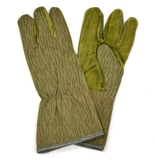 EAST GERMAN NVA STRICHTARN 4FINGERS GLOVES LIKE AS NEW Military