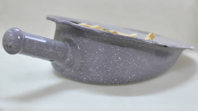 ENAMELED MEDICAL BEDPAN - MILITARY SURPLUS ROMANIAN ARMY