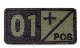 Ecuson grupa sangvină 01+ pozitiv brodat pe khaki cu fir negru, cu aplicare tip Velcro (cu scai) - 7,5x3,5 cm