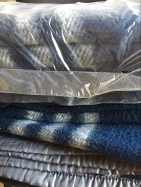PURE WOOL VINTAGE BLANKET - 140x210 CM - ROMANIAN ARMY MILITARY SURPLUS - IN GOOD CONDITION