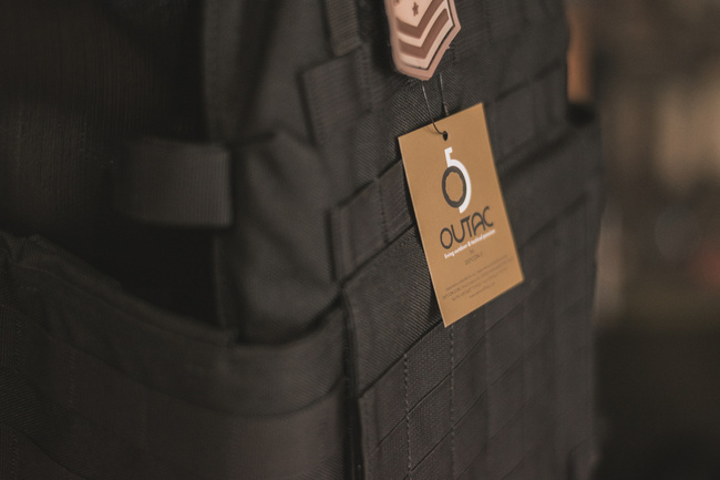 TACTICAL CARRIER VEST - OUTAC - Defcon 5 - BLACK