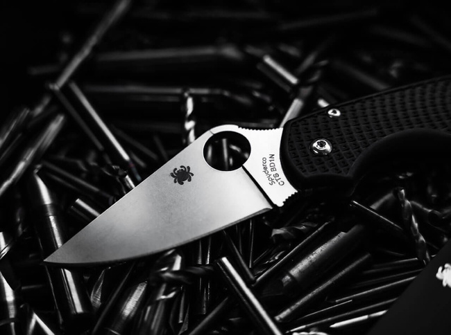 PARA 3 LIGHTWEIGHT PLAIN KNIFE- SPYDERCO