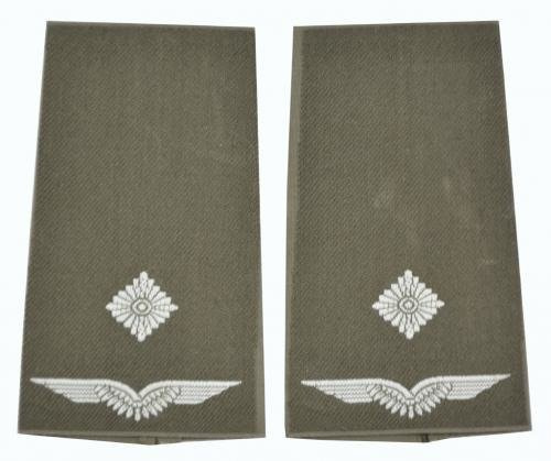 GENUINE GERMAN AIR FORCE O.D./SILVER SHOULDER LOOPS ´LEUTNANT´