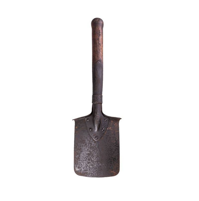 FIELD SHOVEL WITHOUT SAW EDGE - AUSTRIAN MILITARY SURPLUS WW I - USED