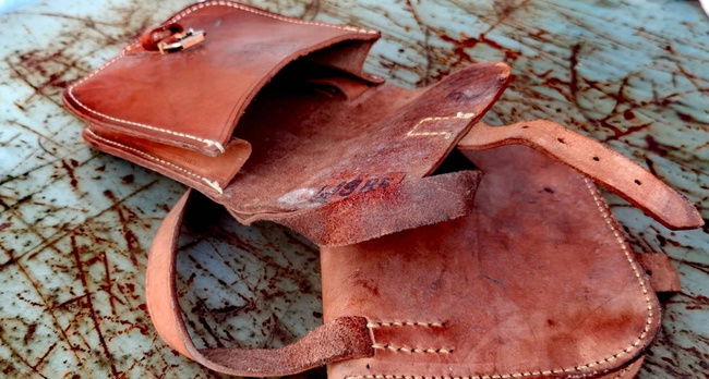 SMALL LEATHER BAG - BROWN - MILITARY SURPLUS ROMANIAN ARMY - USED