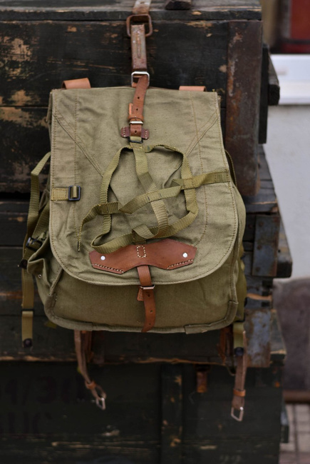 Military Rucksack- Cold War Romanian army (Canvas) - vintage rare - OD Green - Like new