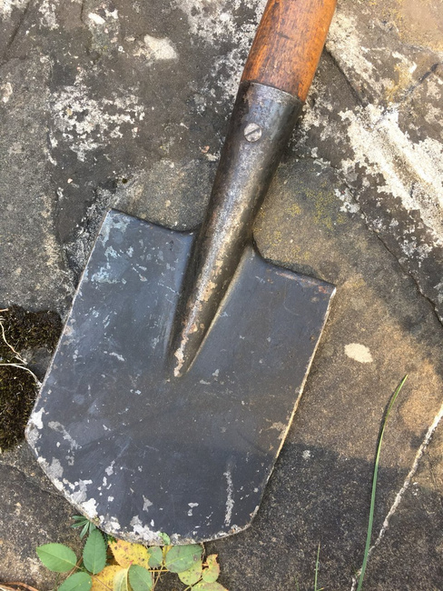 SMALL MILITARY INFANTRY SHOVEL - ROMANIAN ARMY SURPLUS - USED