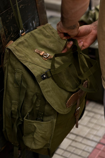 Military Rucksack- Cold War Romanian army (Canvas) - vintage rare - OD Green - Like new