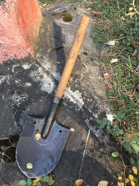 Infantry spade, Romanian Army Surplus - In Good Condition