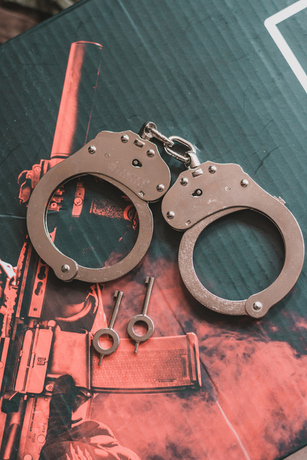 Double lock steel handcuffs With Chain - Silver