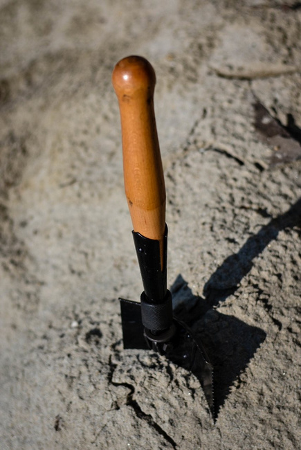 Foldable Military Shovel, Romanian Army Surplus - like new, with leather case