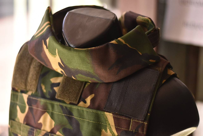 MOLLE TACTICAL VEST - CAMOUFLAGE DPM - MILITARY SURPLUS ROMANIAN ARMY - LIKE NEW