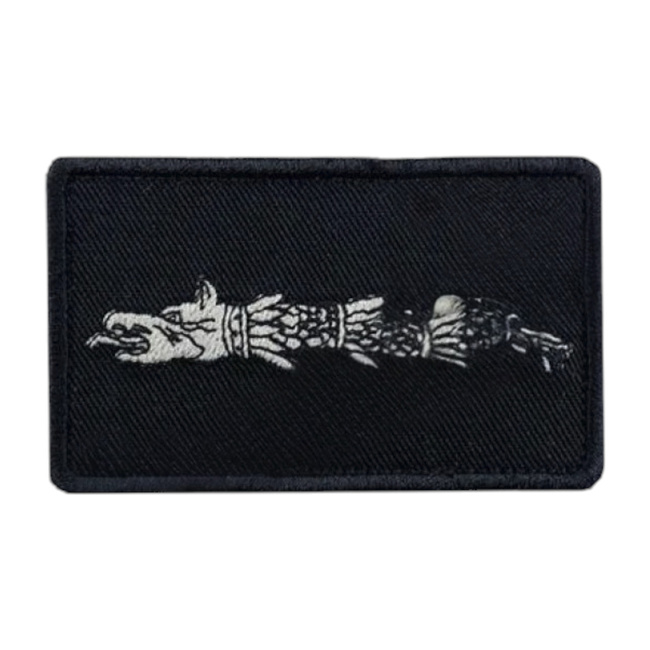 Ecuson Lupul Dacic cu aplicare Velcro (cu scai) - 7,5x4,5 cm - brodat pe suport negru cu contur negru