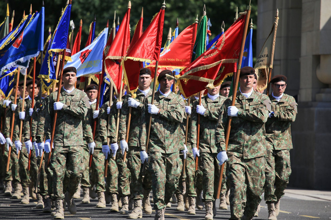 ROMANIAN MILITARY BOOTS - DESERT- LIKE NEW