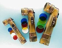 US G.I. STYLE ANGLEHEAD FLASHLIGHT MEDIUM (2 x C CELL) WOODLAND CAMO