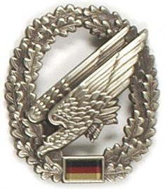 GENUINE GERMAN ARMY METAL BERET BADGE ´FALLSCHIRMJÄGER´