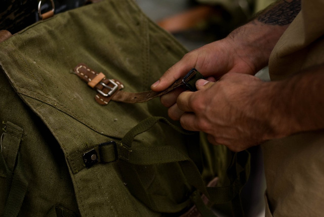 Military Rucksack- Cold War Romanian army (Canvas) - vintage rare - OD Green - Like new