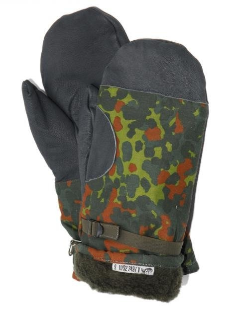 GERMAN ARMY FLECKTARN CAMO LINED MITTENS USED